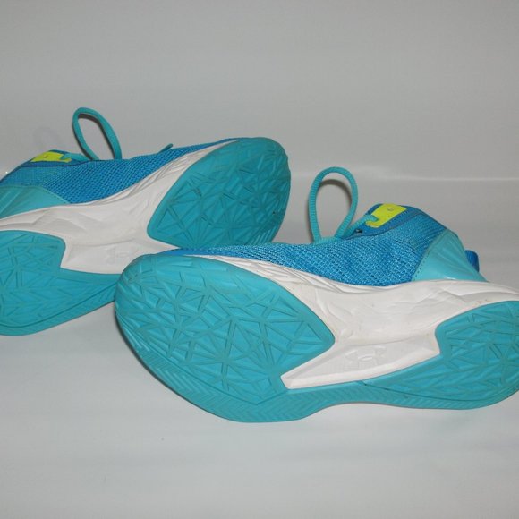 Under Armour Kids Size 4 - Picture 5 of 5